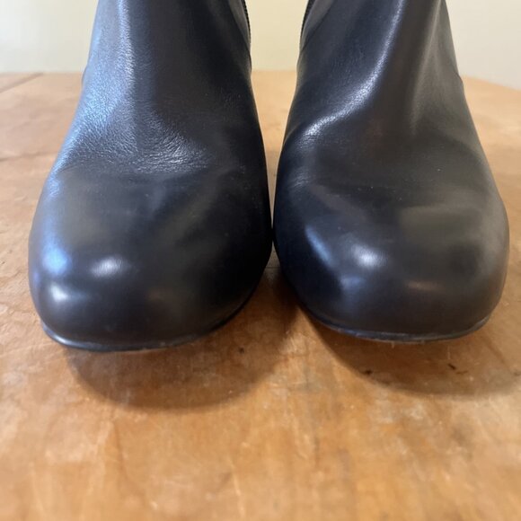 Karl Lagerfeld Paris Leather Heel Booties SZ 9.5 Black 3 In Heel Chain Decor - Picture 3 of 14